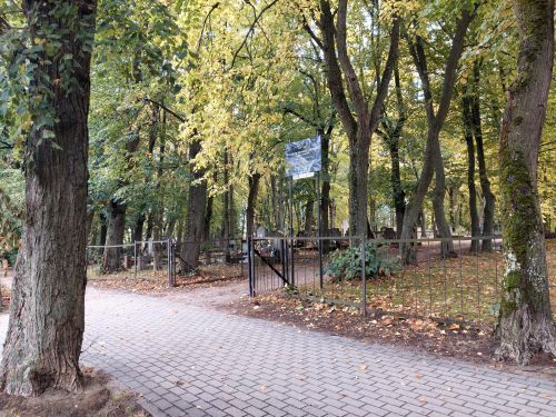Prace remontowe na cmentarzu przy ul. Warszawskiej fot. N. Guzewicz, praktyka UM